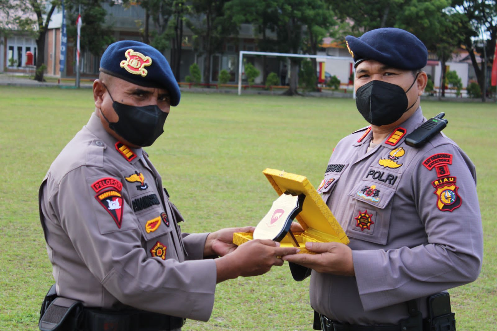 Wadanyon A Pelopor Pimpin Pelepasan Pasi Ops Yon A Por Akp Repriadi Dan Brigadir Hendra ke Polisi Tugas Umum 